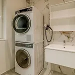New Yorker 2 Bedroom * וארנה