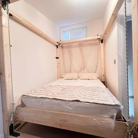 New Yorker 2 Bedroom Apartment