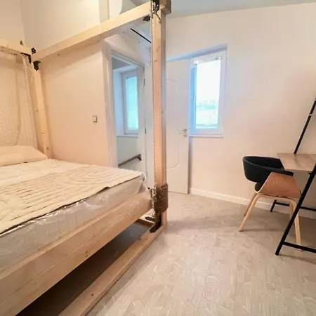 New Yorker 2 Bedroom * וארנה