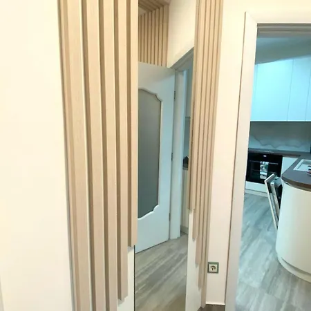 New Yorker 2 Bedroom דירה