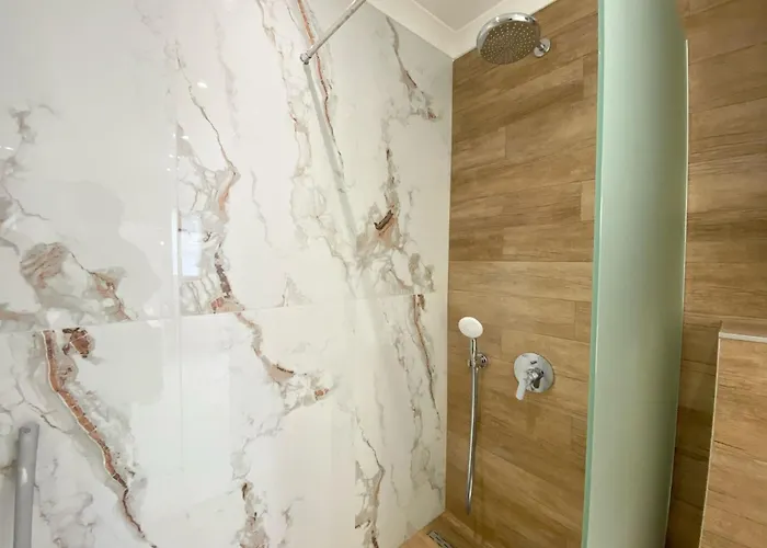 Апартаменти New Yorker 2 Bedroom Варна