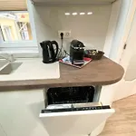New Yorker 2 Bedroom Apartment *
