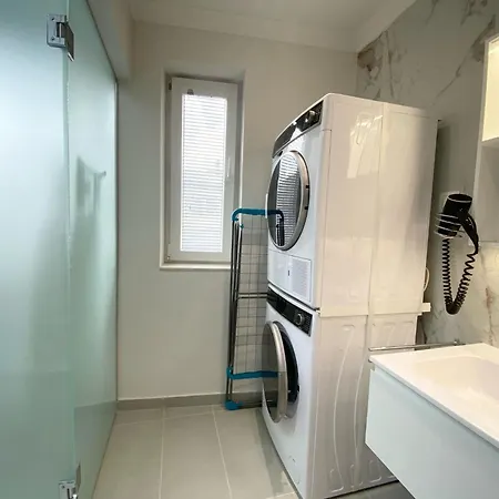 New Yorker 2 Bedroom Апартаменты *