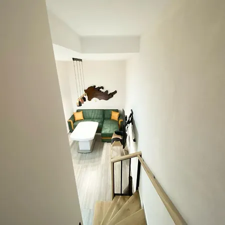 New Yorker 2 Bedroom Апартаменты *