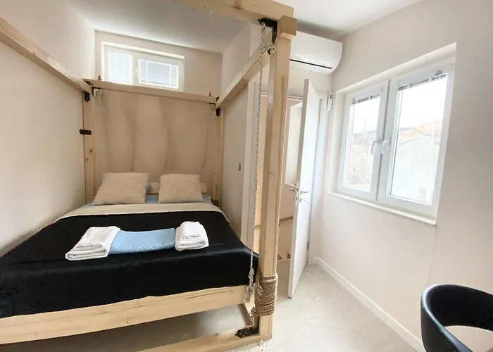 New Yorker 2 Bedroom Daire