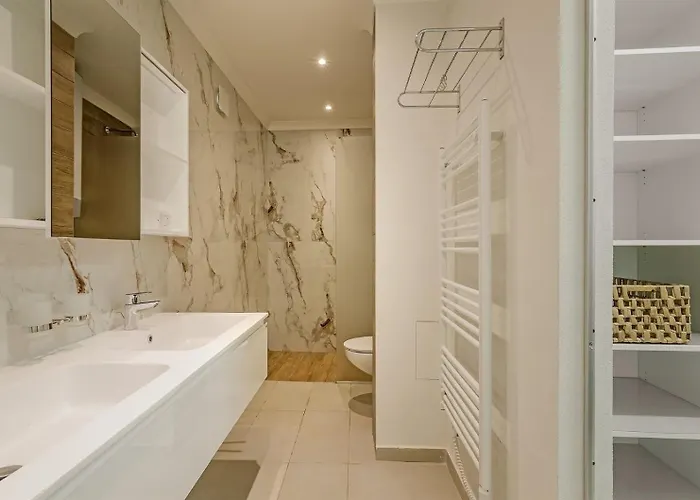 New Yorker 2 Bedroom 瓦爾納